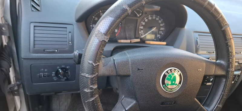 Skoda Fabia, снимка 10 - Автомобили и джипове - 52874973