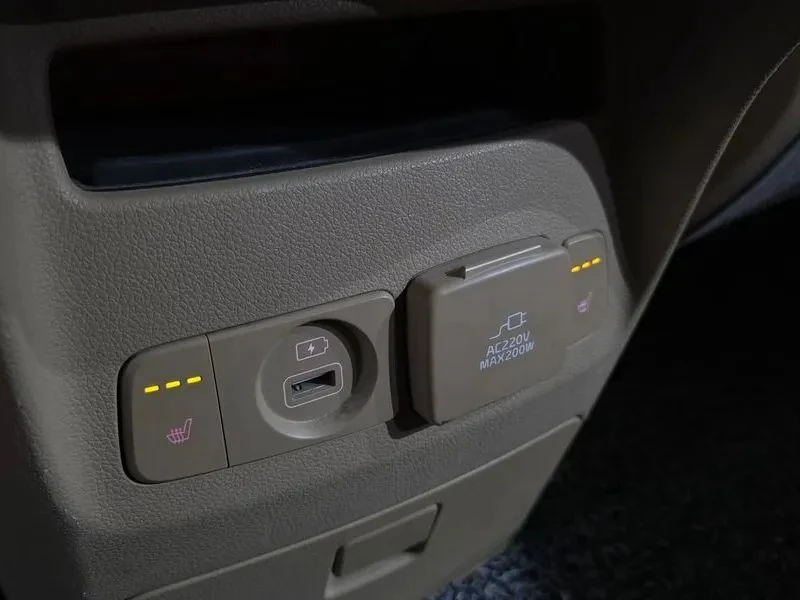 Kia Carnival, снимка 17 - Автомобили и джипове - 56707031