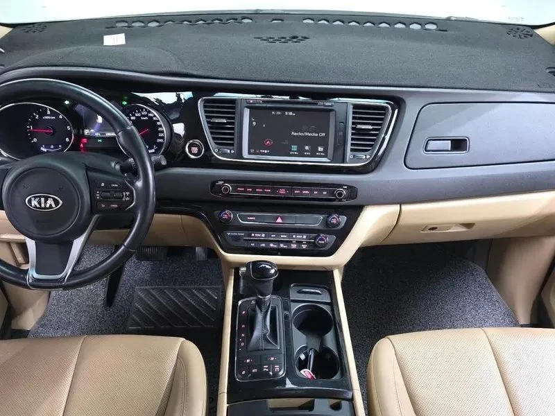 Kia Carnival, снимка 7 - Автомобили и джипове - 56707031