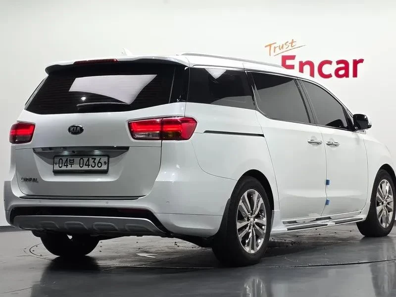 Kia Carnival, снимка 2 - Автомобили и джипове - 56707031