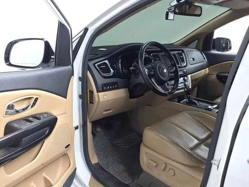 Kia Carnival, снимка 10 - Автомобили и джипове - 56707031