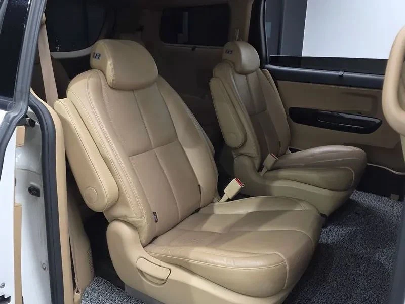 Kia Carnival, снимка 12 - Автомобили и джипове - 56707031
