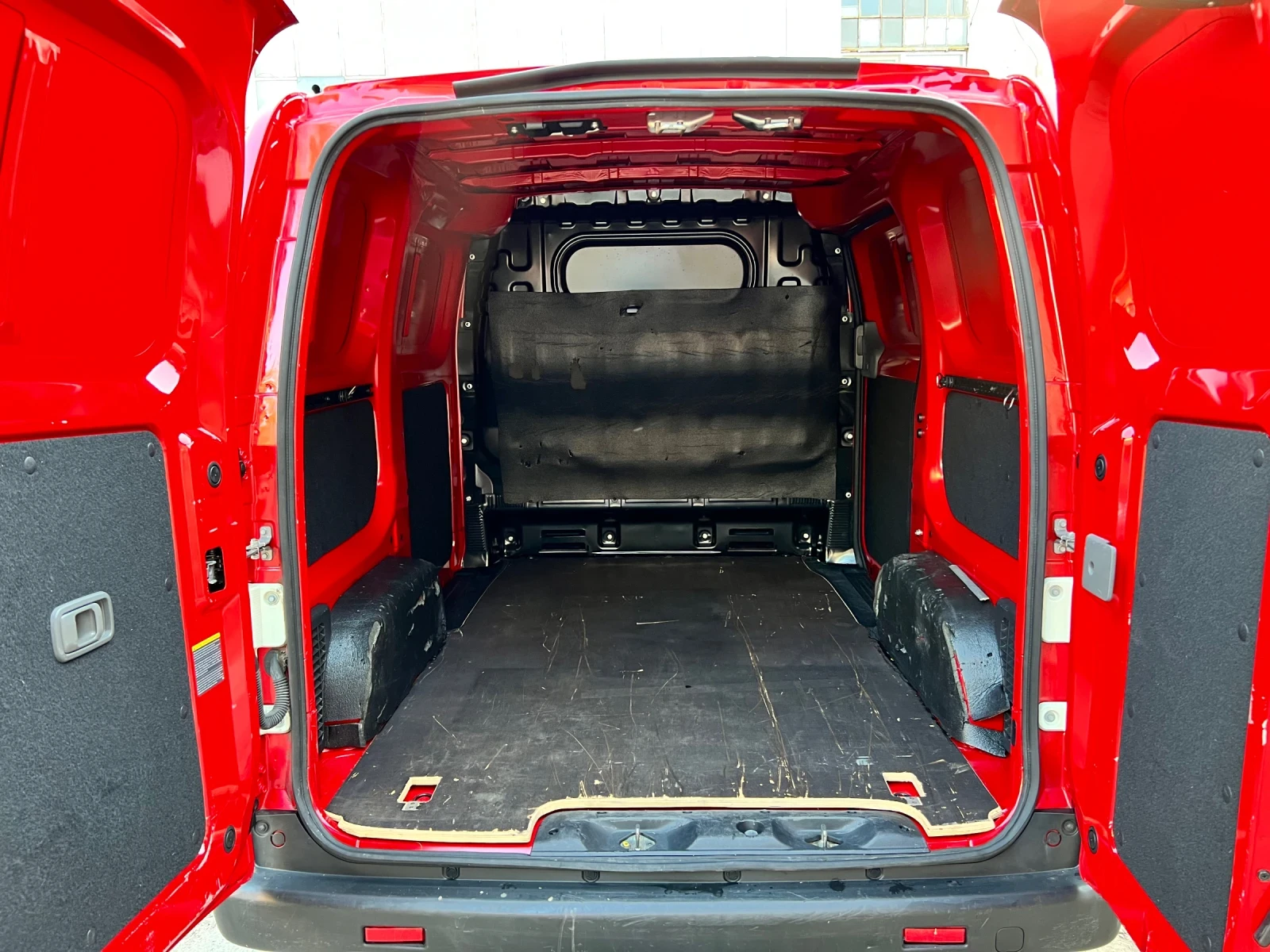 Nissan e-NV200 Van Courier 4 porte / 40 kWh - изображение 9