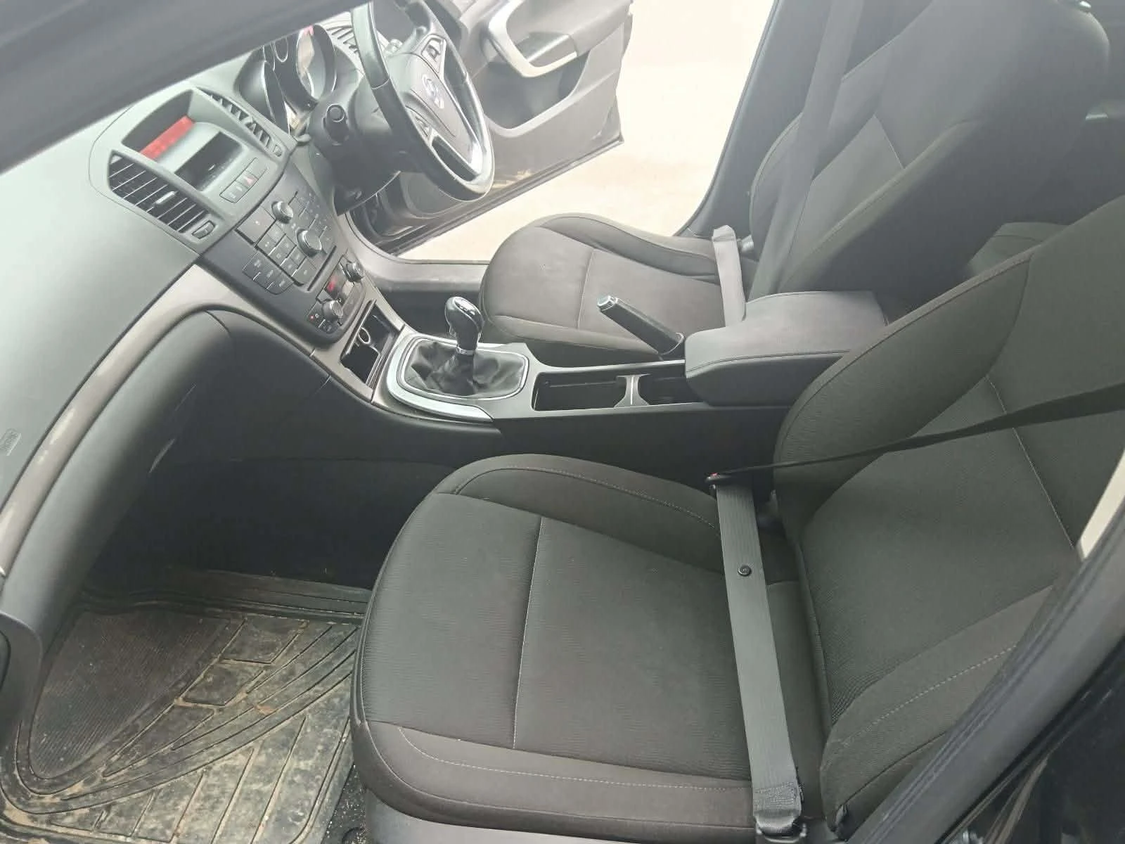 Opel Insignia, снимка 6 - Автомобили и джипове - 53786905