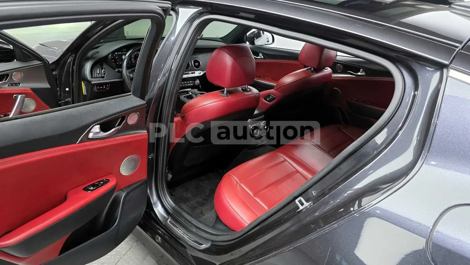 Kia Stinger, снимка 8 - Автомобили и джипове - 54110641