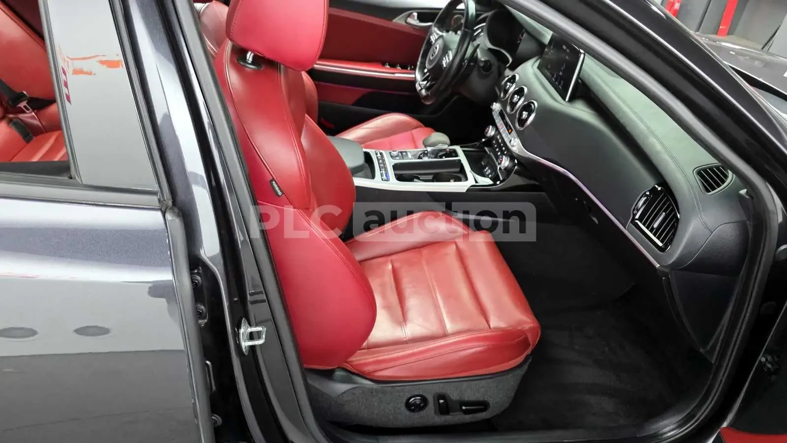 Kia Stinger, снимка 9 - Автомобили и джипове - 54110641