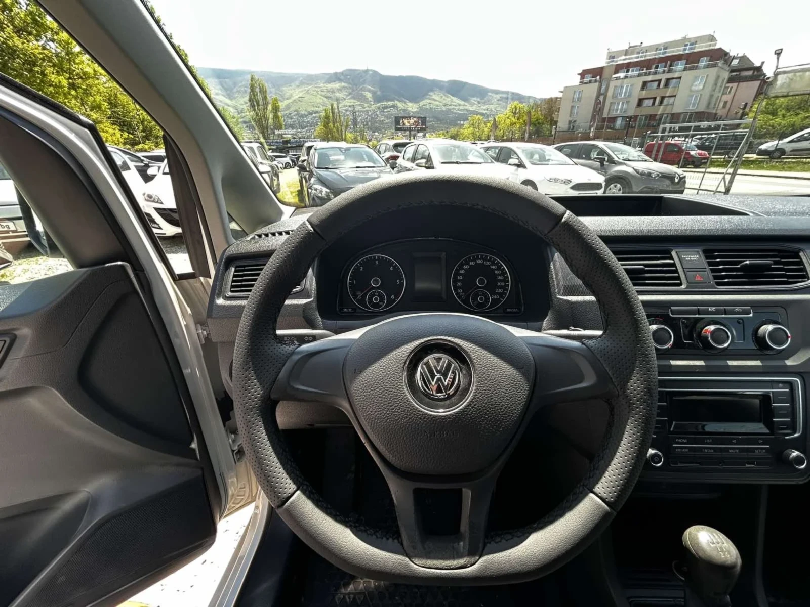 VW Caddy 2.0 TDI, снимка 10 - Автомобили и джипове - 54345947