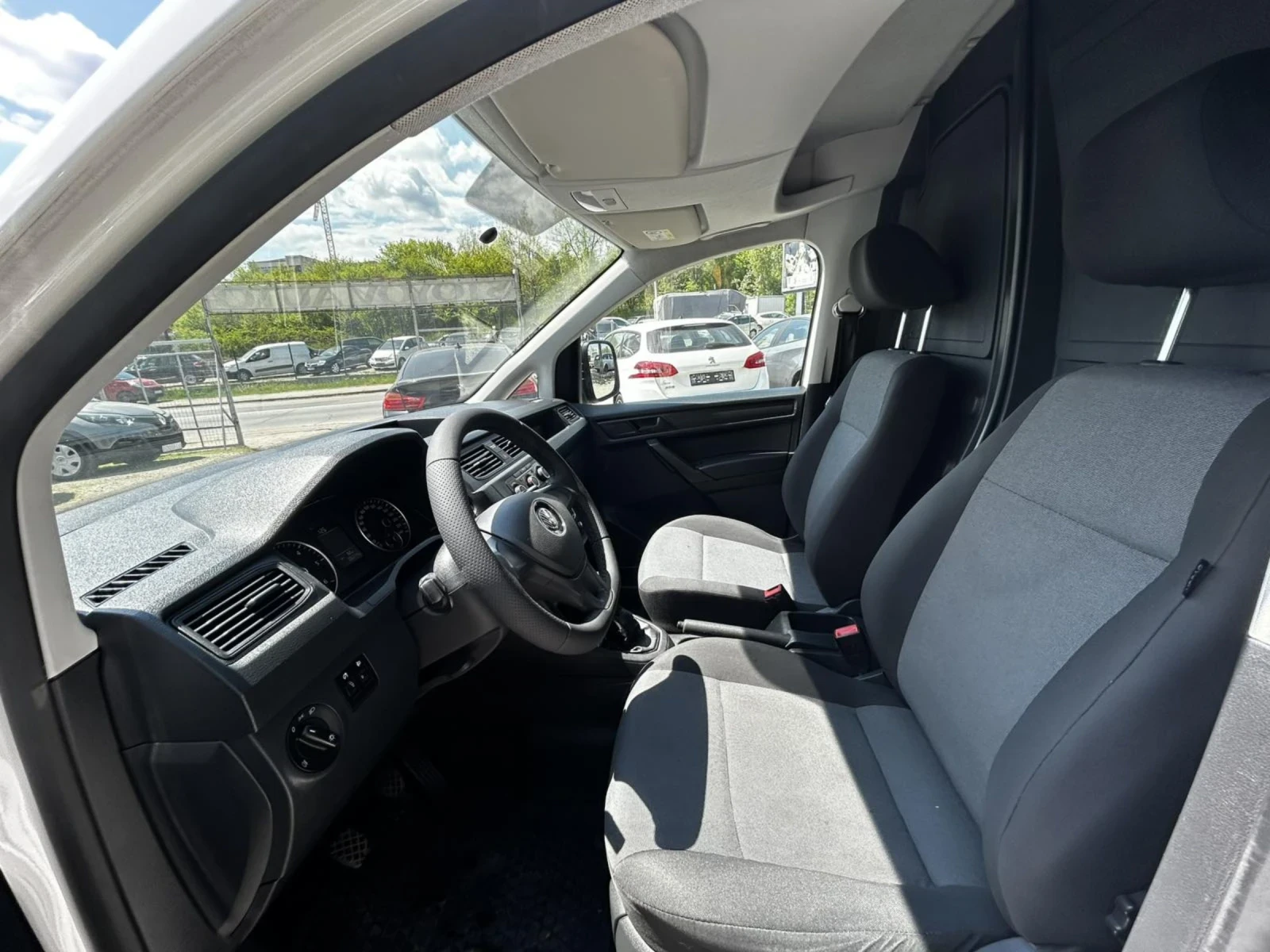 VW Caddy 2.0 TDI, снимка 8 - Автомобили и джипове - 54345947