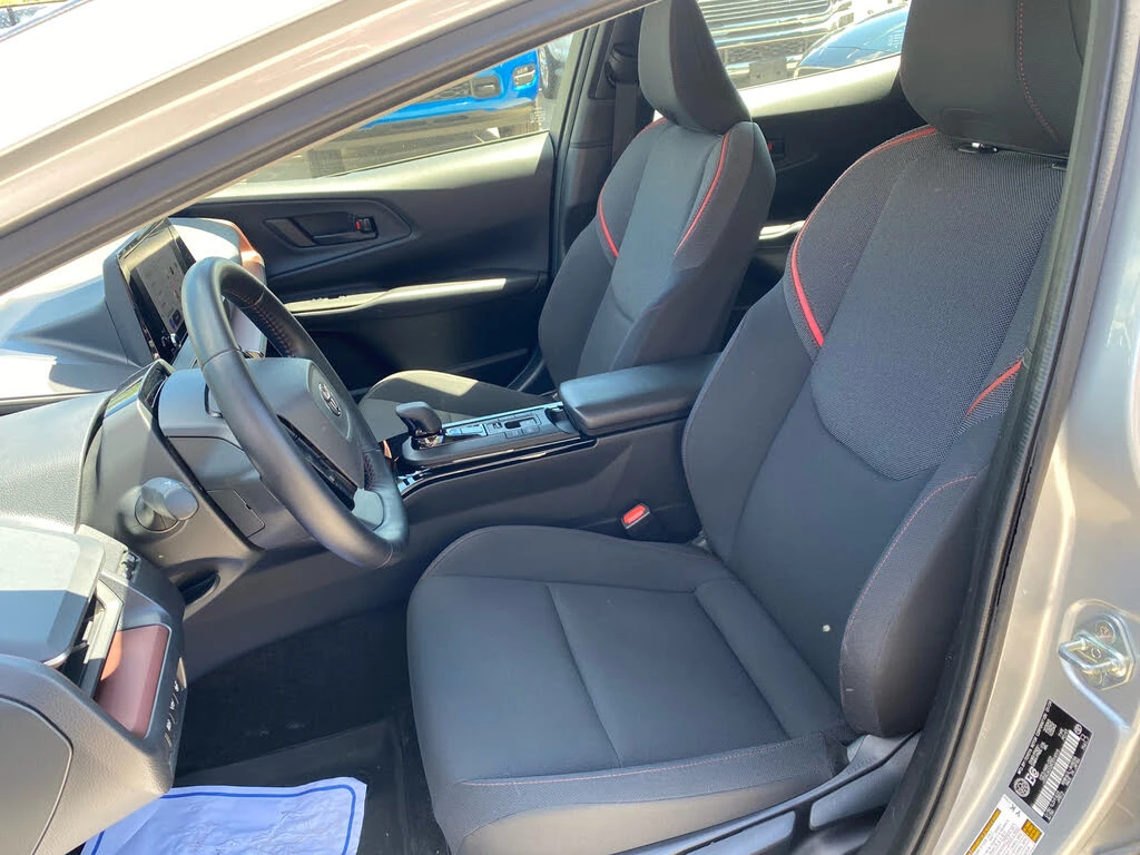 Toyota Prius  SE FWD, снимка 10 - Автомобили и джипове - 54876169