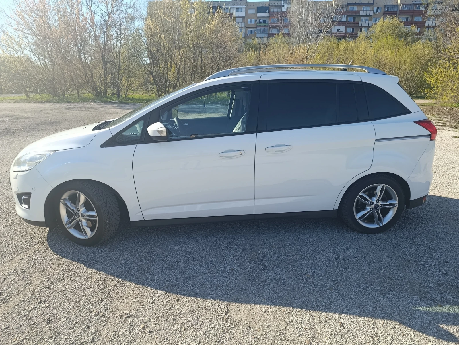 Ford Grand C-Max, снимка 3 - Автомобили и джипове - 56073790