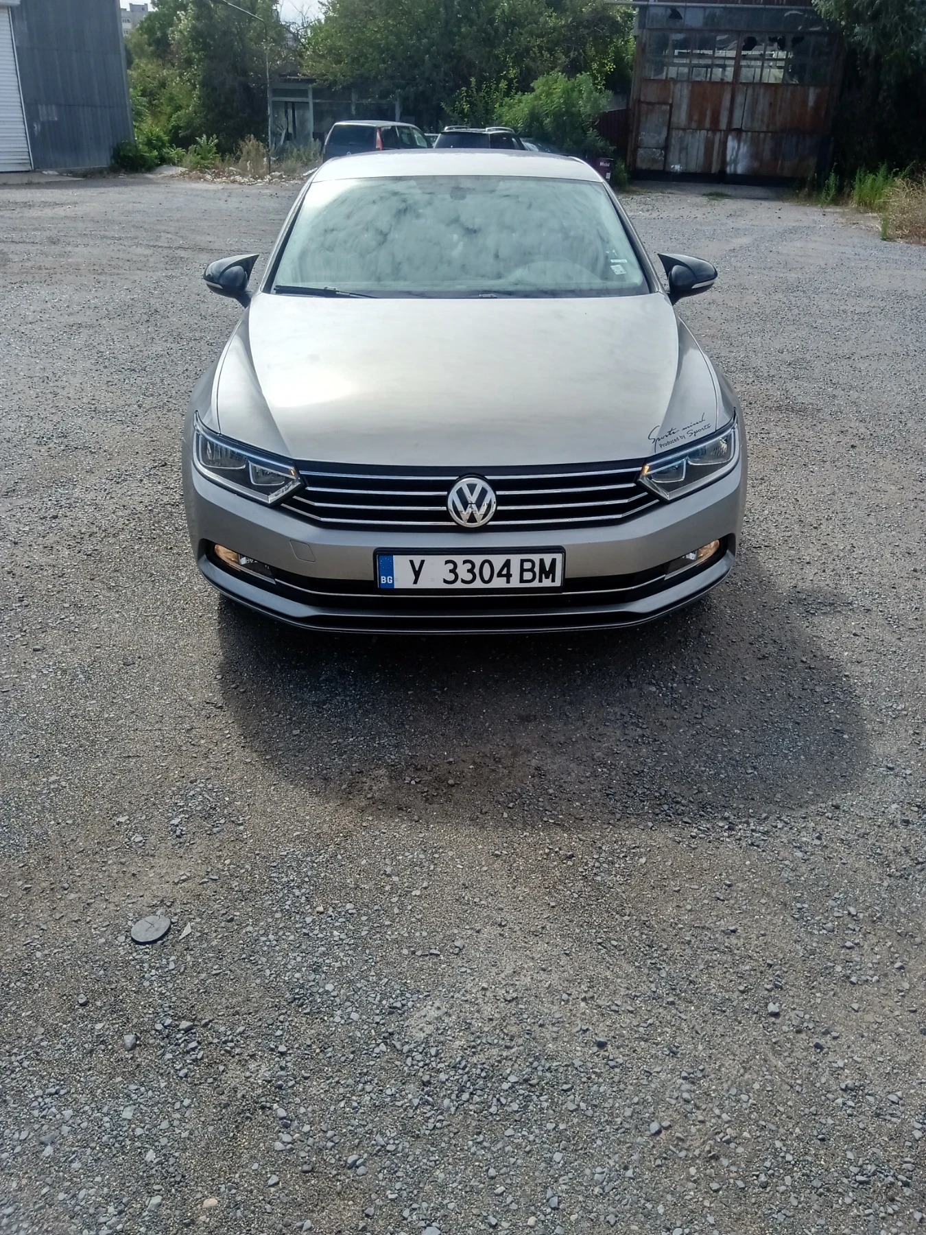 VW Passat 1.6 TDI, снимка 2 - Автомобили и джипове - 56346577