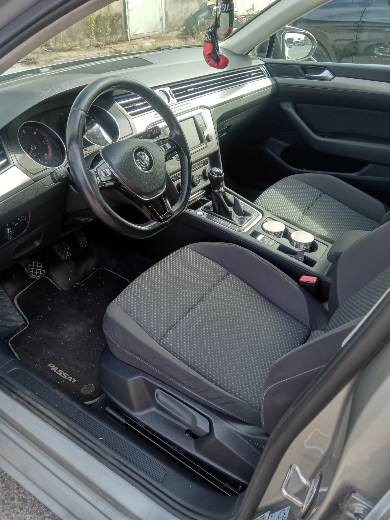 VW Passat 1.6 TDI, снимка 11 - Автомобили и джипове - 56346577