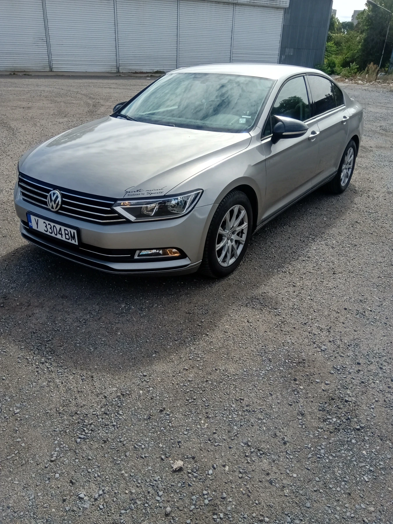 VW Passat 1.6 TDI, снимка 3 - Автомобили и джипове - 56346577