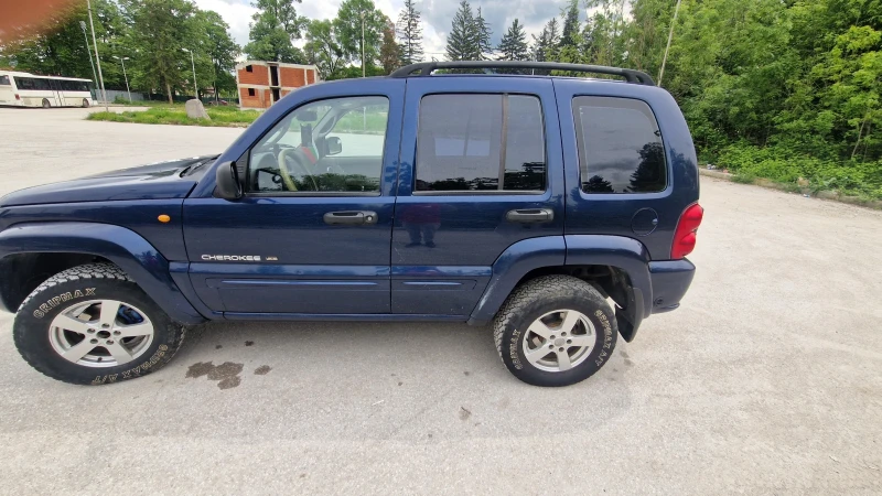 Jeep Cherokee, снимка 3 - Автомобили и джипове - 49162785