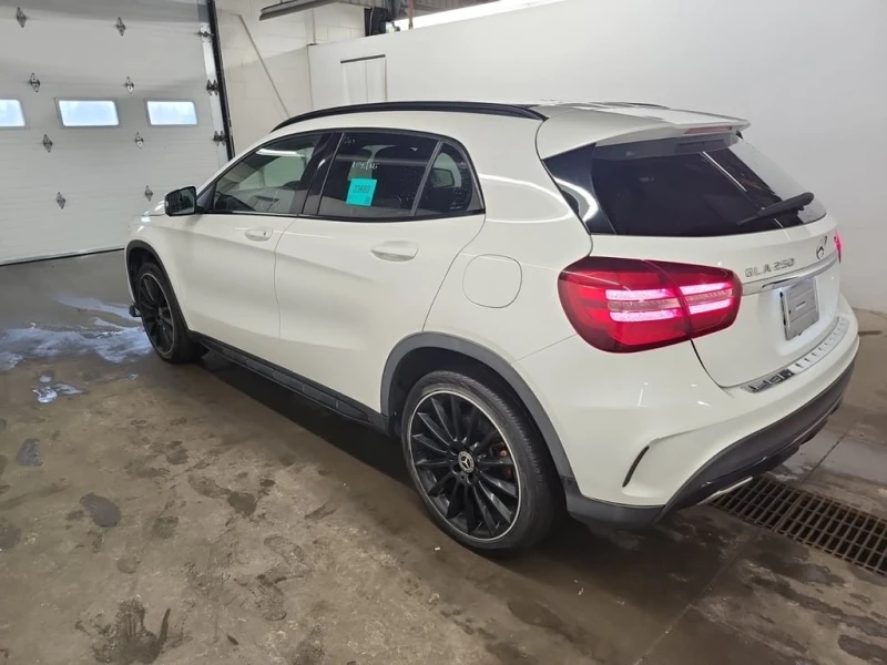 Mercedes-Benz GLA * 250 * CARFAX * БЕЗ ПЪРВОНАЧАЛНА ВНОСКА, снимка 4 - Автомобили и джипове - 53087673