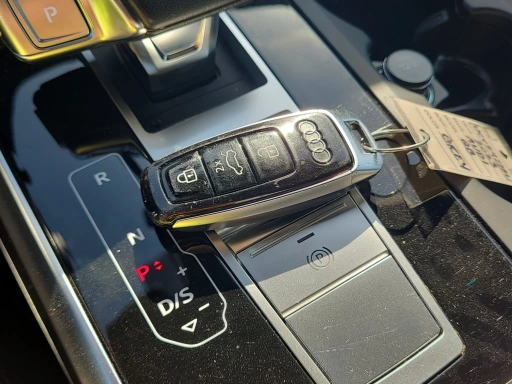 Audi Q8 * Technik * CARFAX * БЕЗ ПЪРВОНАЧАЛНА ВНОСКА - изображение 9