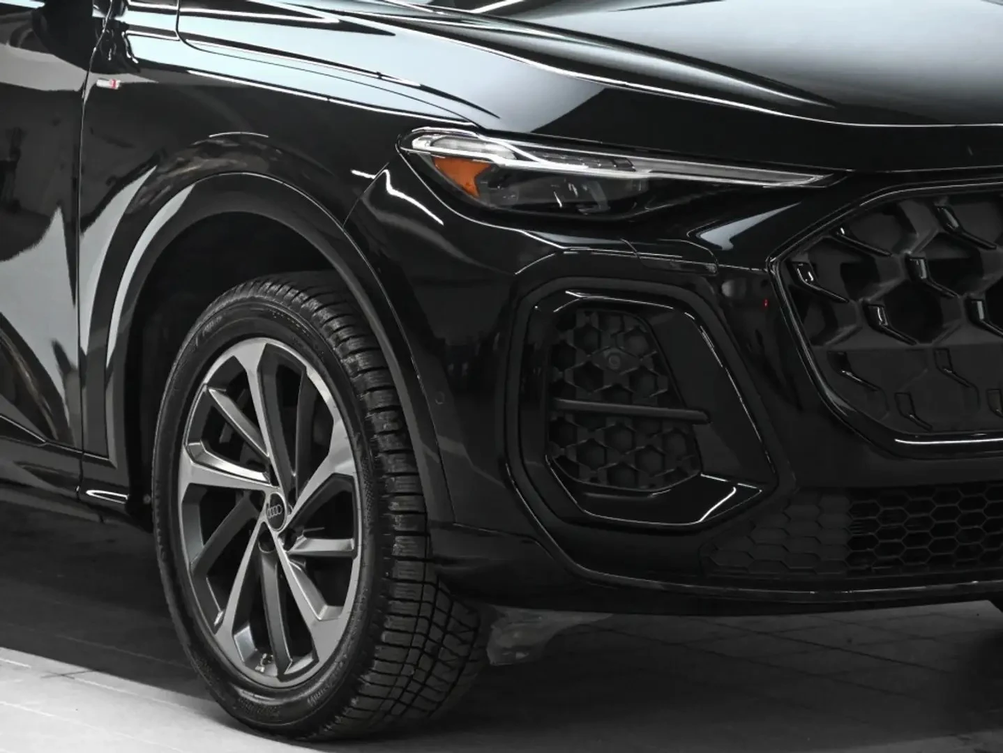 Audi Q5 TECHNIK ЦЕНА ДО БЪЛГАРИЯ АВТОКРЕДИТ, снимка 2 - Автомобили и джипове - 55950132