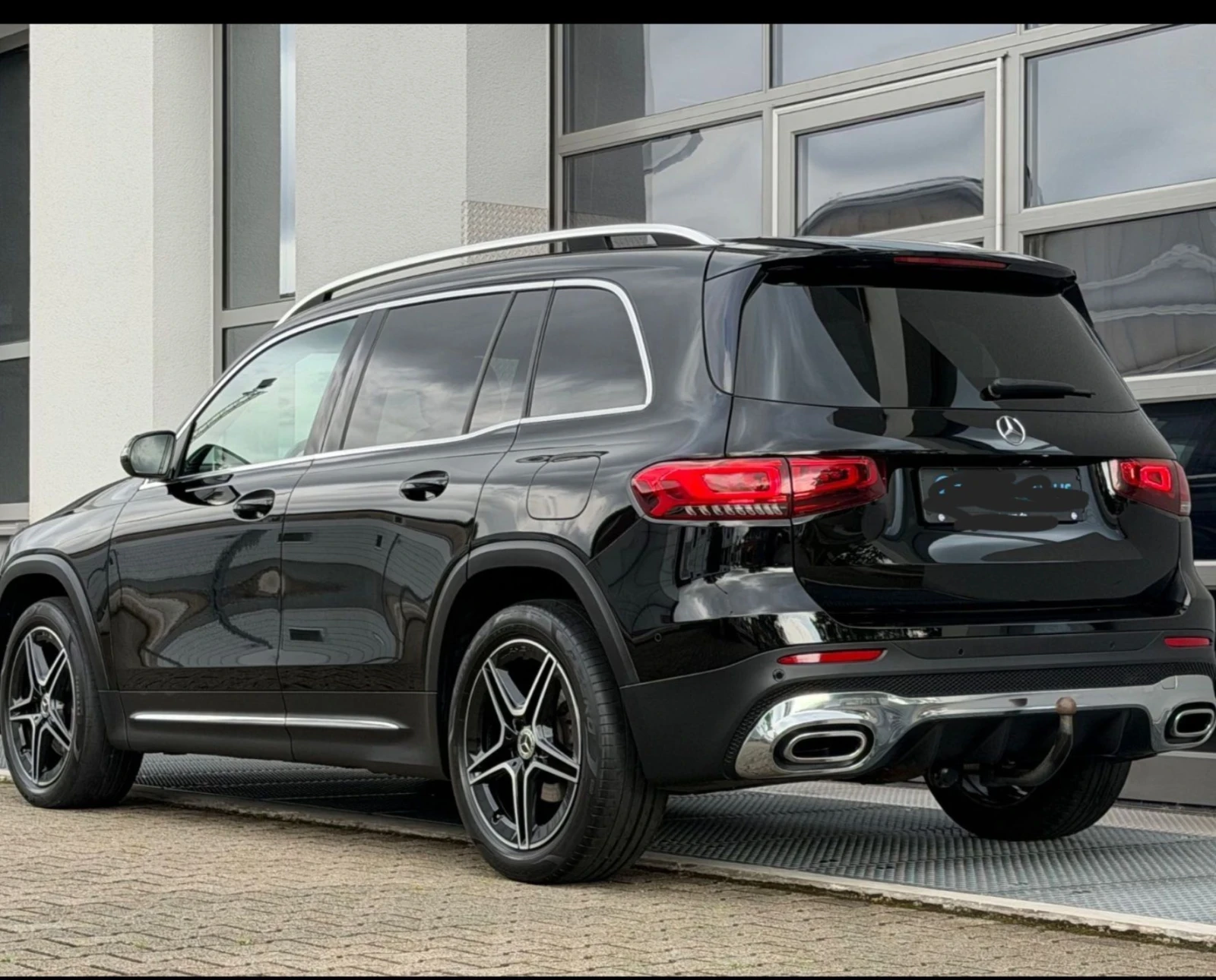 Mercedes-Benz GLB 200 AMG, снимка 3 - Автомобили и джипове - 56011618
