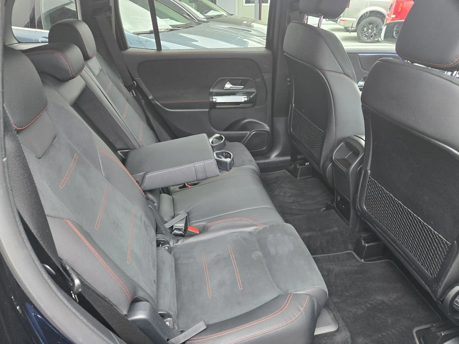 Mercedes-Benz GLB 200 AMG, снимка 10 - Автомобили и джипове - 56011618