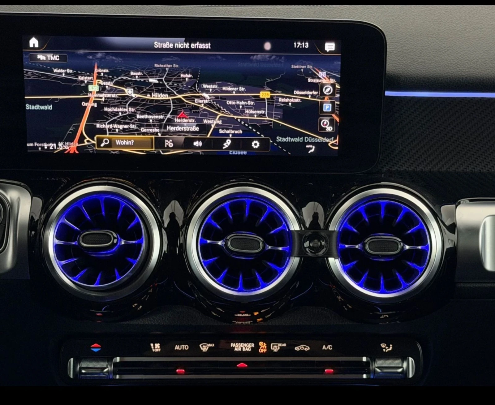 Mercedes-Benz GLB 200 AMG, снимка 11 - Автомобили и джипове - 56011618