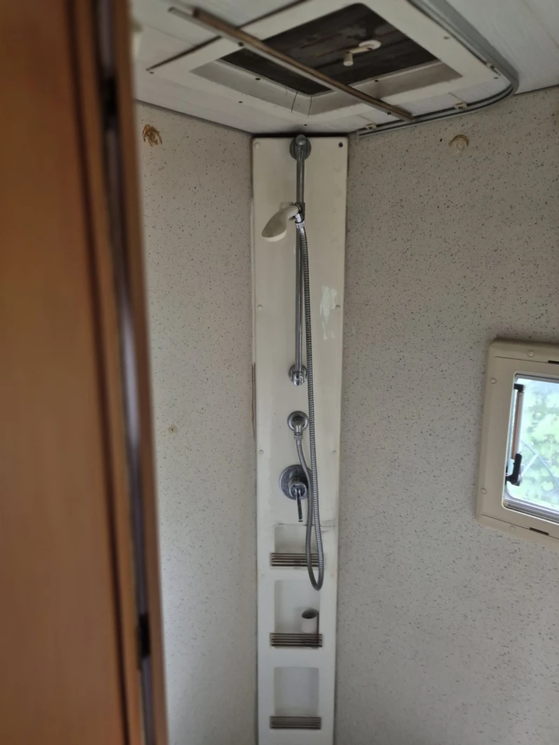 Кемпер Ford, снимка 2 - Каравани и кемпери - 52079303