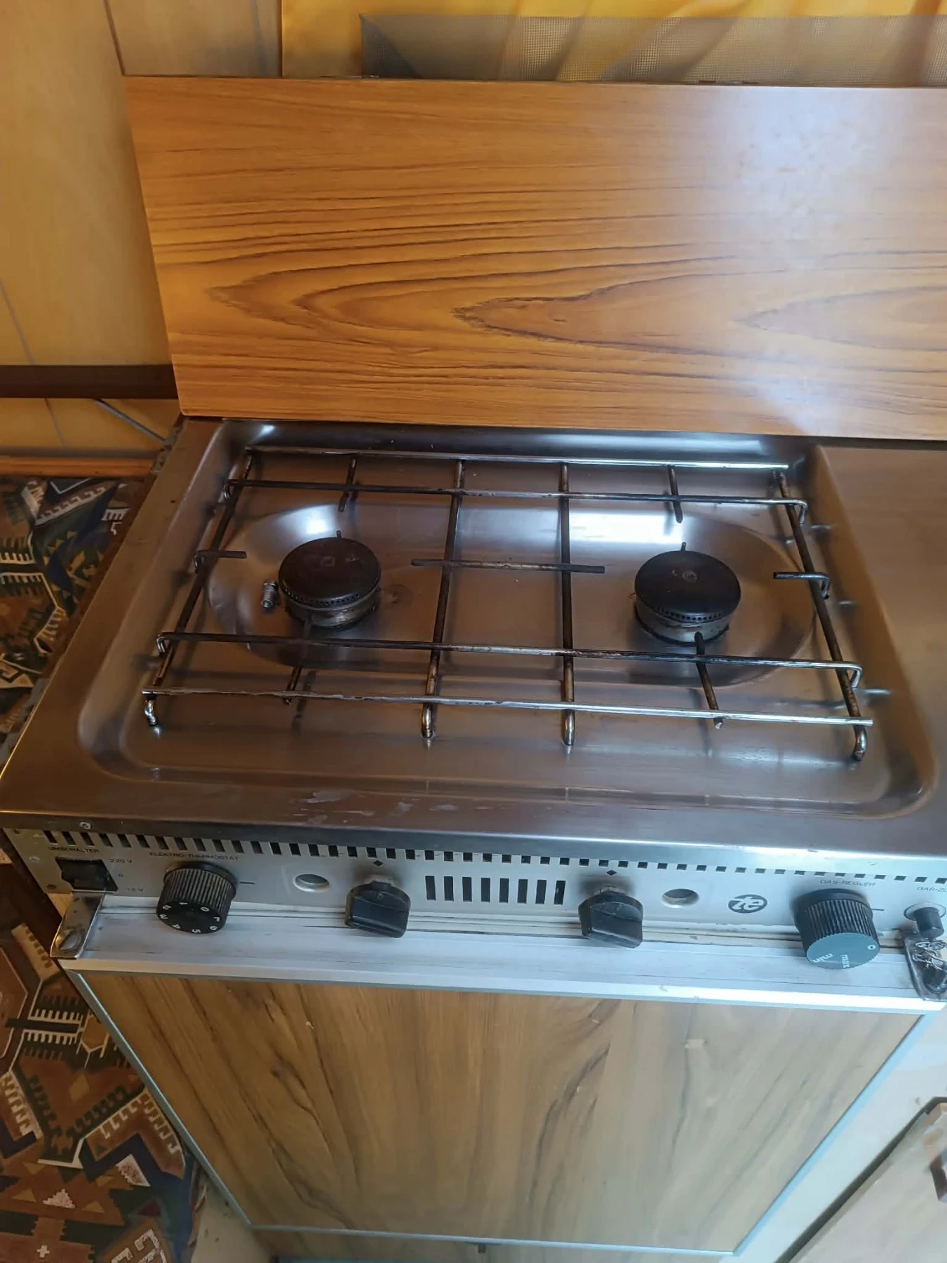 Каравана Adria Luxus440, снимка 10 - Каравани и кемпери - 54240946