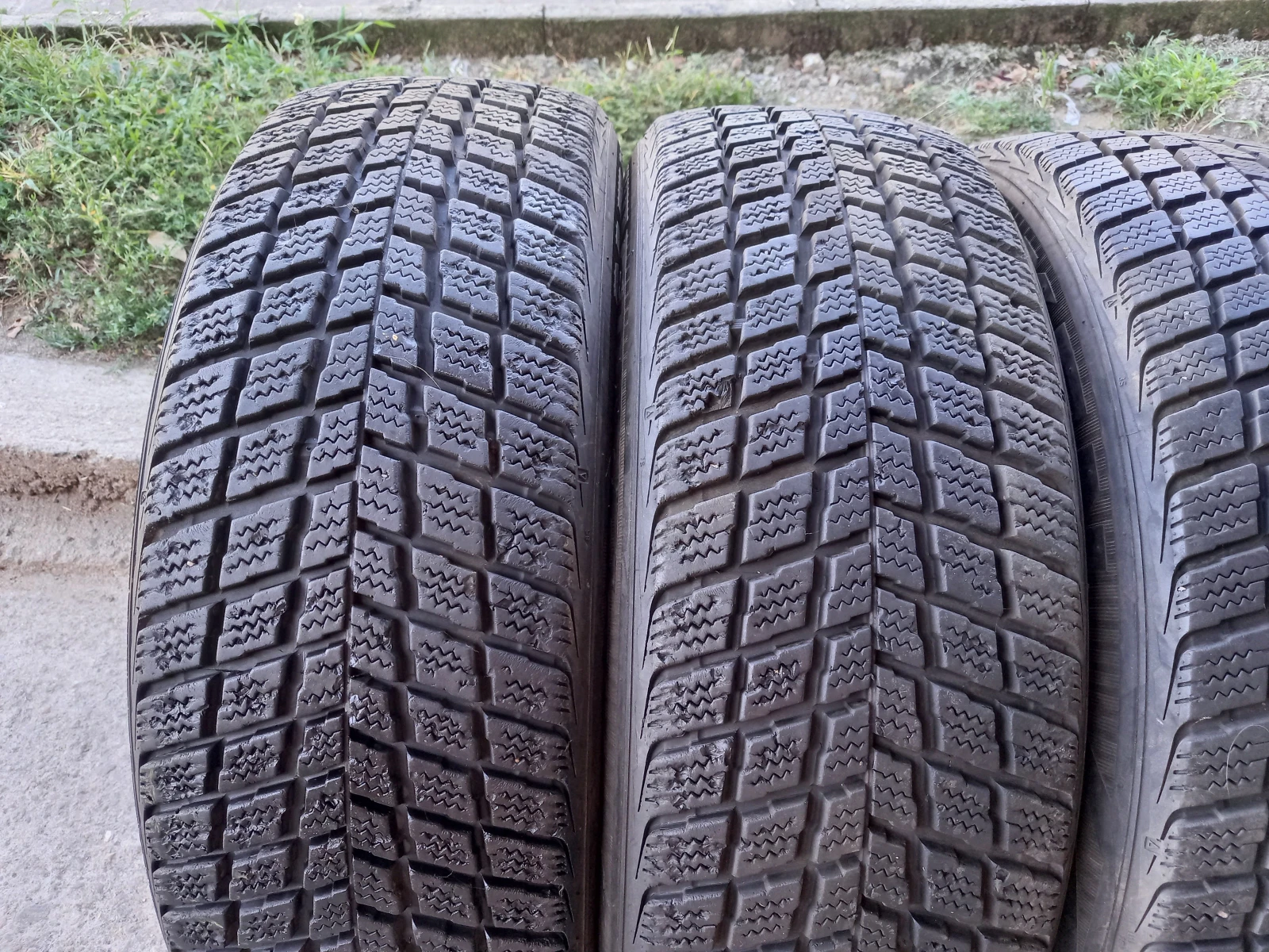 Гуми Зимни 225/60R18, снимка 3 - Гуми и джанти - 55843876