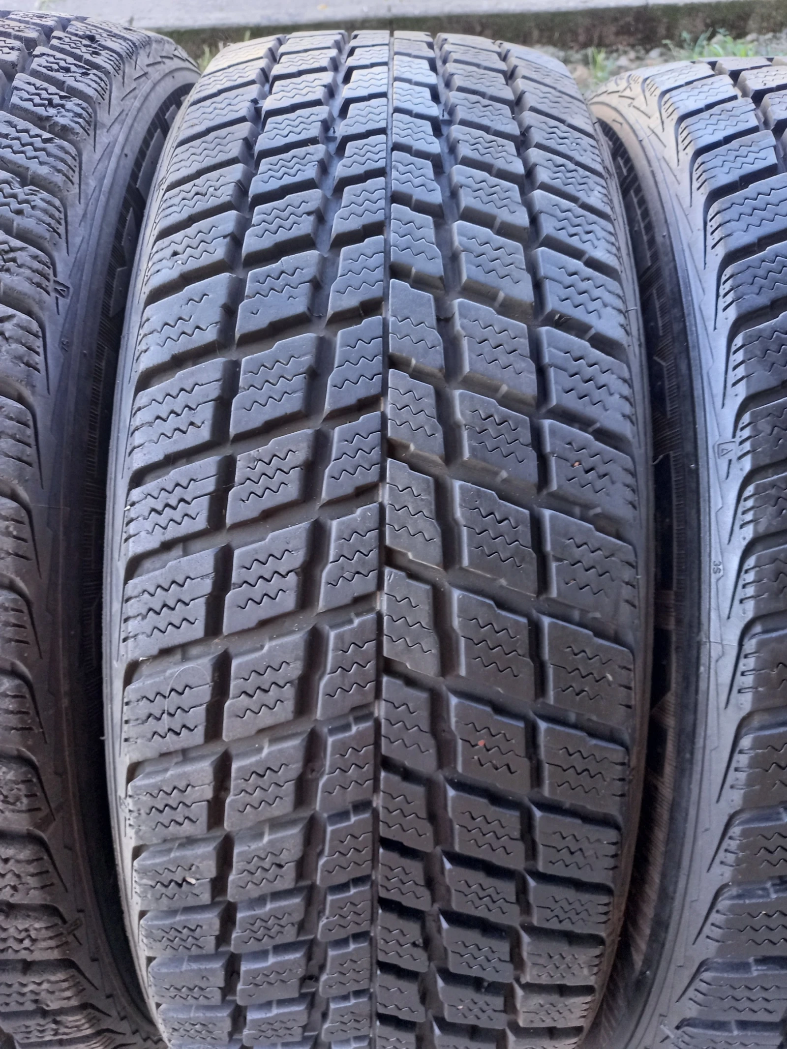 Гуми Зимни 225/60R18, снимка 5 - Гуми и джанти - 55843876