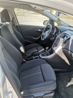 Opel Astra Sport tourer, снимка 15