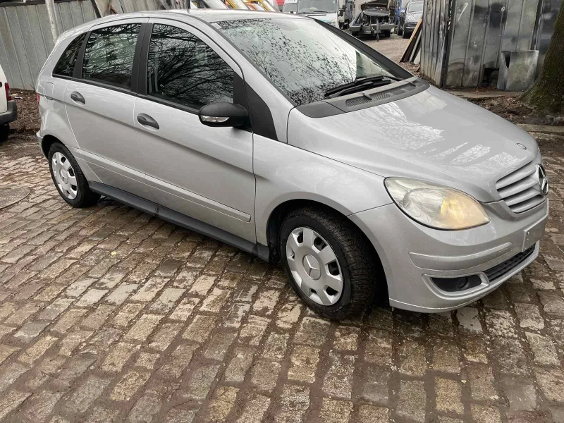 Mercedes-Benz B 180 2, 0 CDi, снимка 12 - Автомобили и джипове - 48147009