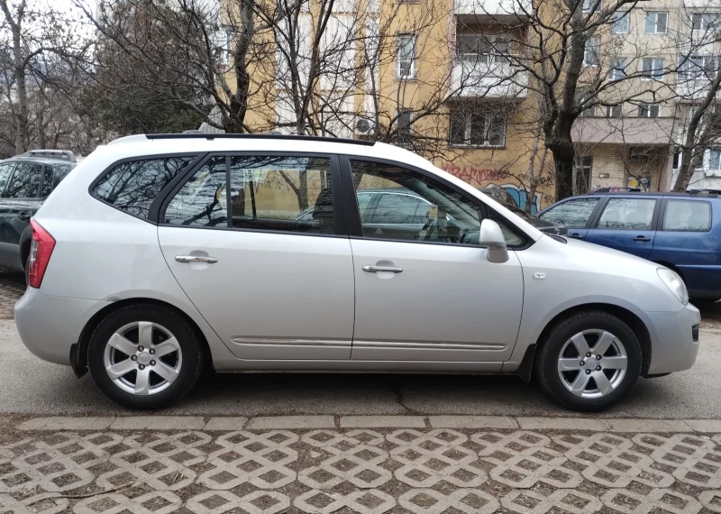 Kia Carens, снимка 3 - Автомобили и джипове - 48539087