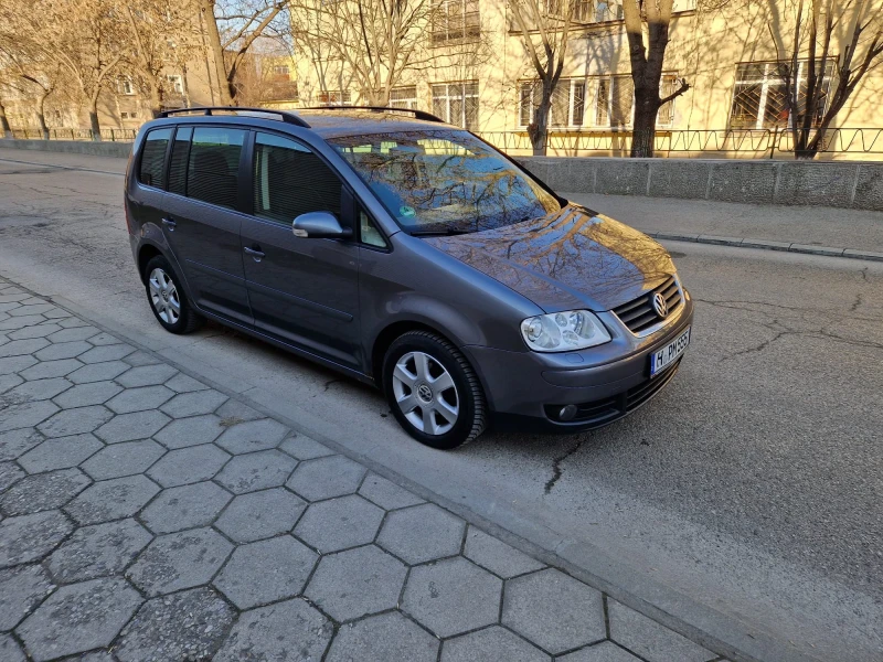 VW Touran 2.0 FSI, снимка 3 - Автомобили и джипове - 49105275