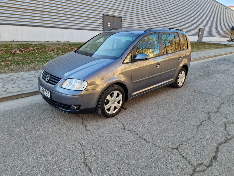 VW Touran 2.0 FSI, снимка 2 - Автомобили и джипове - 49105275