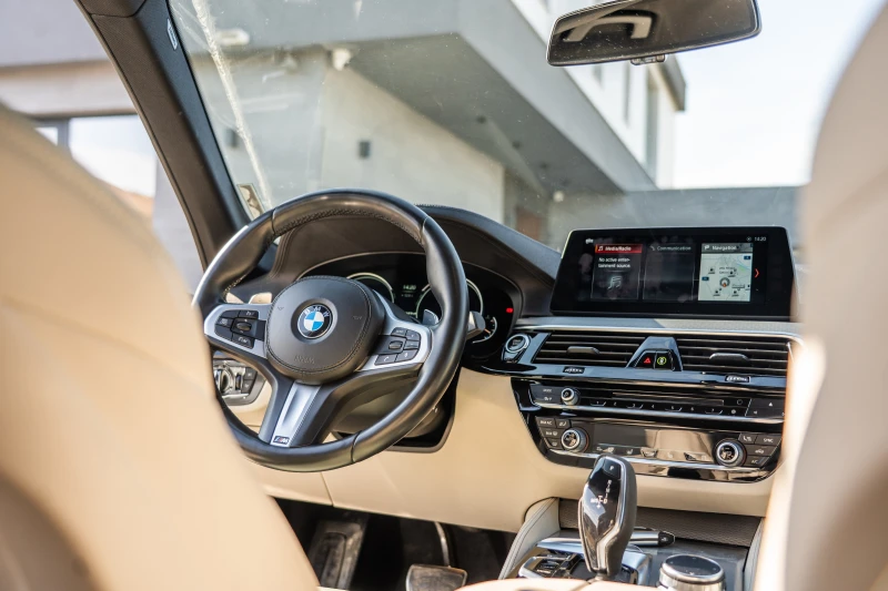 BMW 550 M550d xDrive, Harman Kardon, LED, 360 камери, снимка 9 - Автомобили и джипове - 51207654