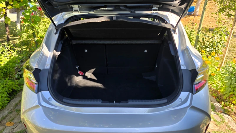 Toyota Corolla Executive HB 1.2 6M Turbo, снимка 8 - Автомобили и джипове - 51717426