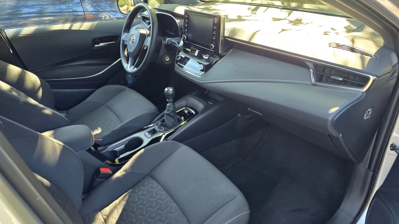 Toyota Corolla Executive HB 1.2 6M Turbo, снимка 6 - Автомобили и джипове - 51717426