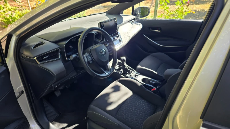 Toyota Corolla Executive HB 1.2 6M Turbo, снимка 5 - Автомобили и джипове - 51717426