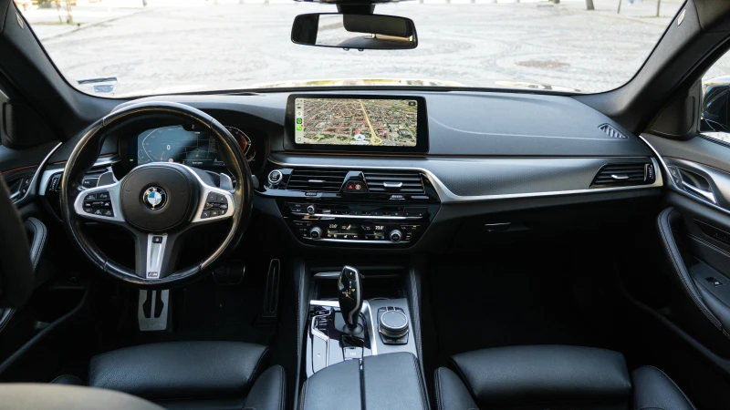 BMW 530 xDrive Touring, снимка 12 - Автомобили и джипове - 51823543