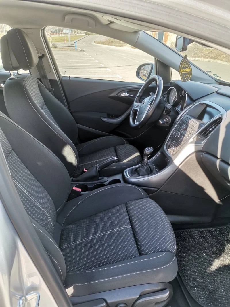 Opel Astra Sport tourer, снимка 15 - Автомобили и джипове - 52642190