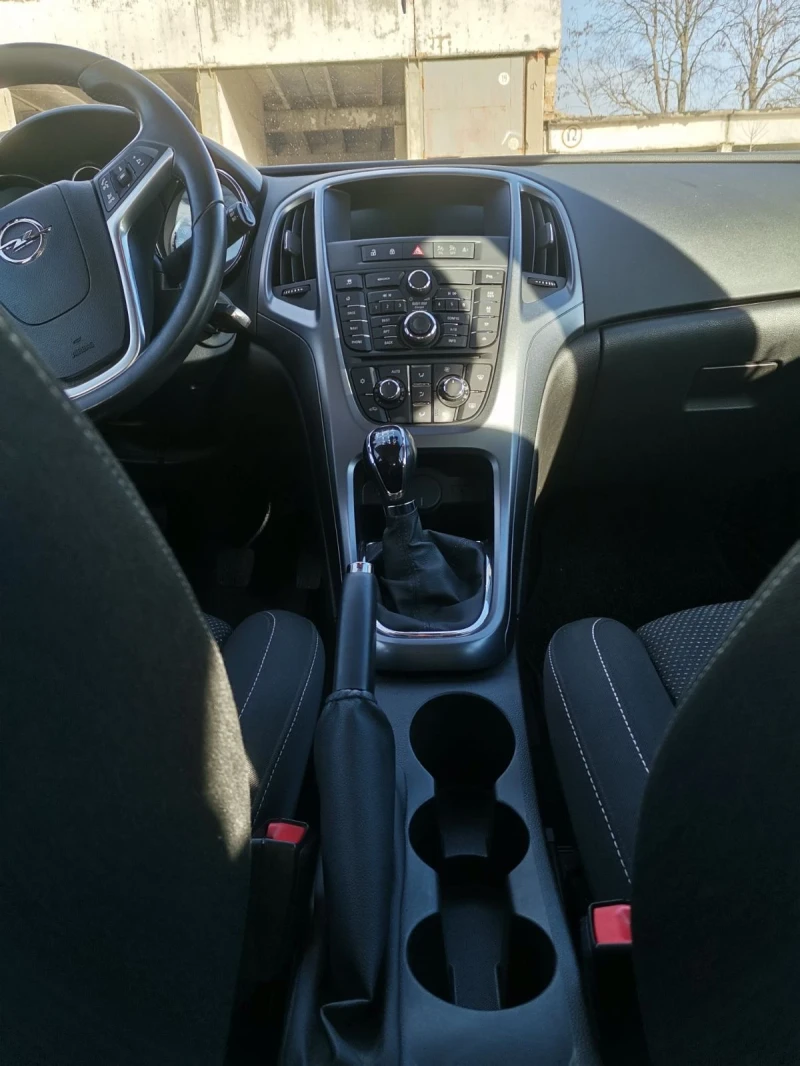 Opel Astra Sport tourer, снимка 9 - Автомобили и джипове - 52642190