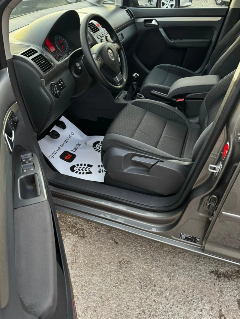 VW Touran 1.9TDI, 7 МЕСТА, FACELIFT, FULL , снимка 9 - Автомобили и джипове - 53127980