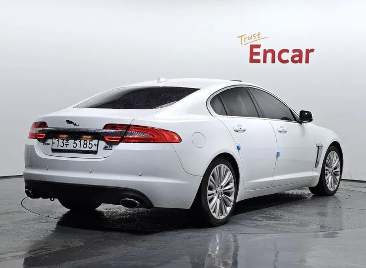 Jaguar Xf 3.0SC AWD Premium - изображение 2