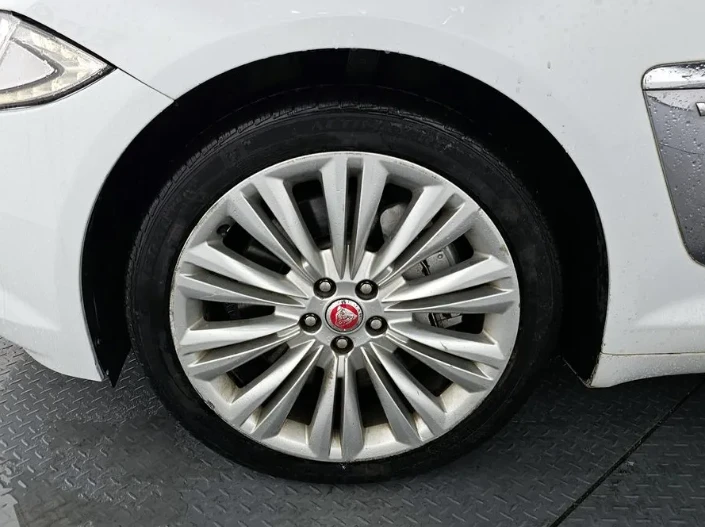 Jaguar Xf 3.0SC AWD Premium - изображение 5