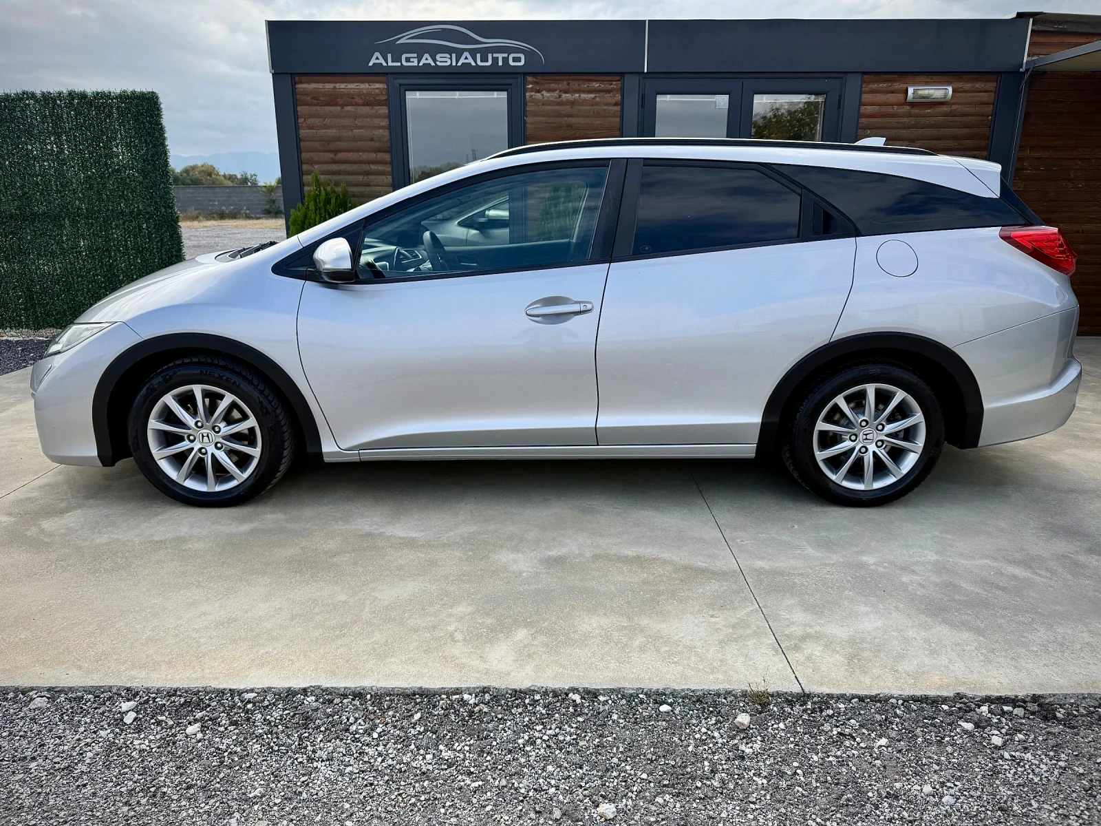 Honda Civic 1.8 i-VTEC* FACELIFT* LED - изображение 2