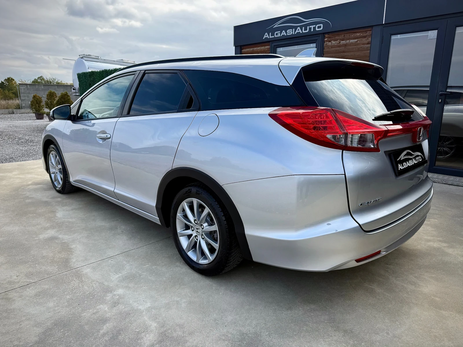 Honda Civic 1.8 i-VTEC* FACELIFT* LED - изображение 3