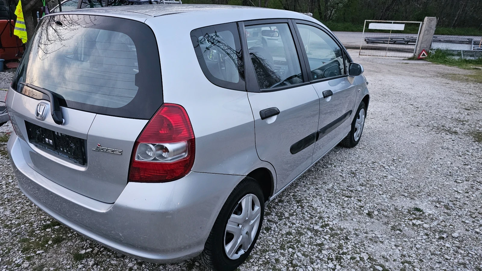 Honda Jazz 1.4 i -84к.с LS, снимка 2 - Автомобили и джипове - 54213136