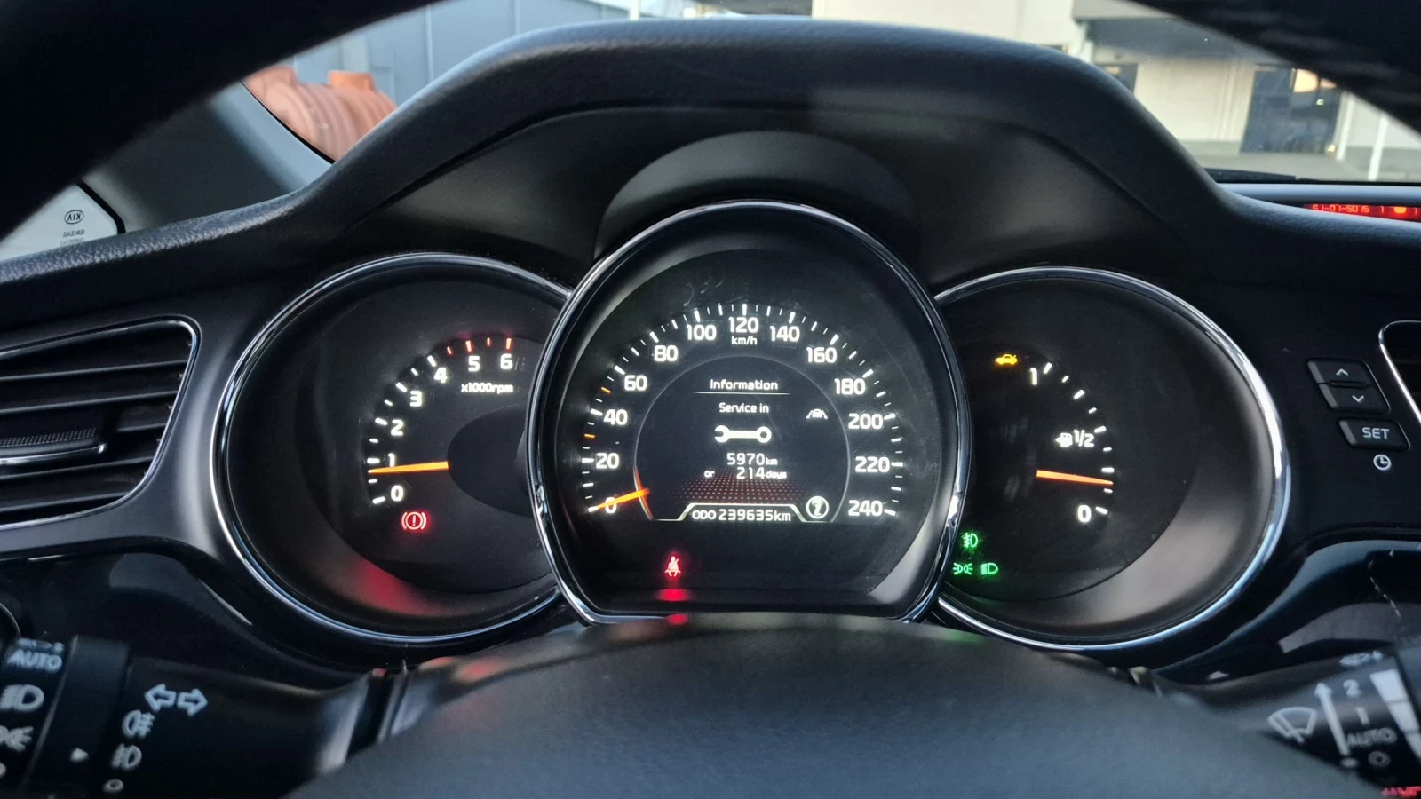 Kia Ceed 1.6 CRDi Spirit , снимка 13 - Автомобили и джипове - 54367779