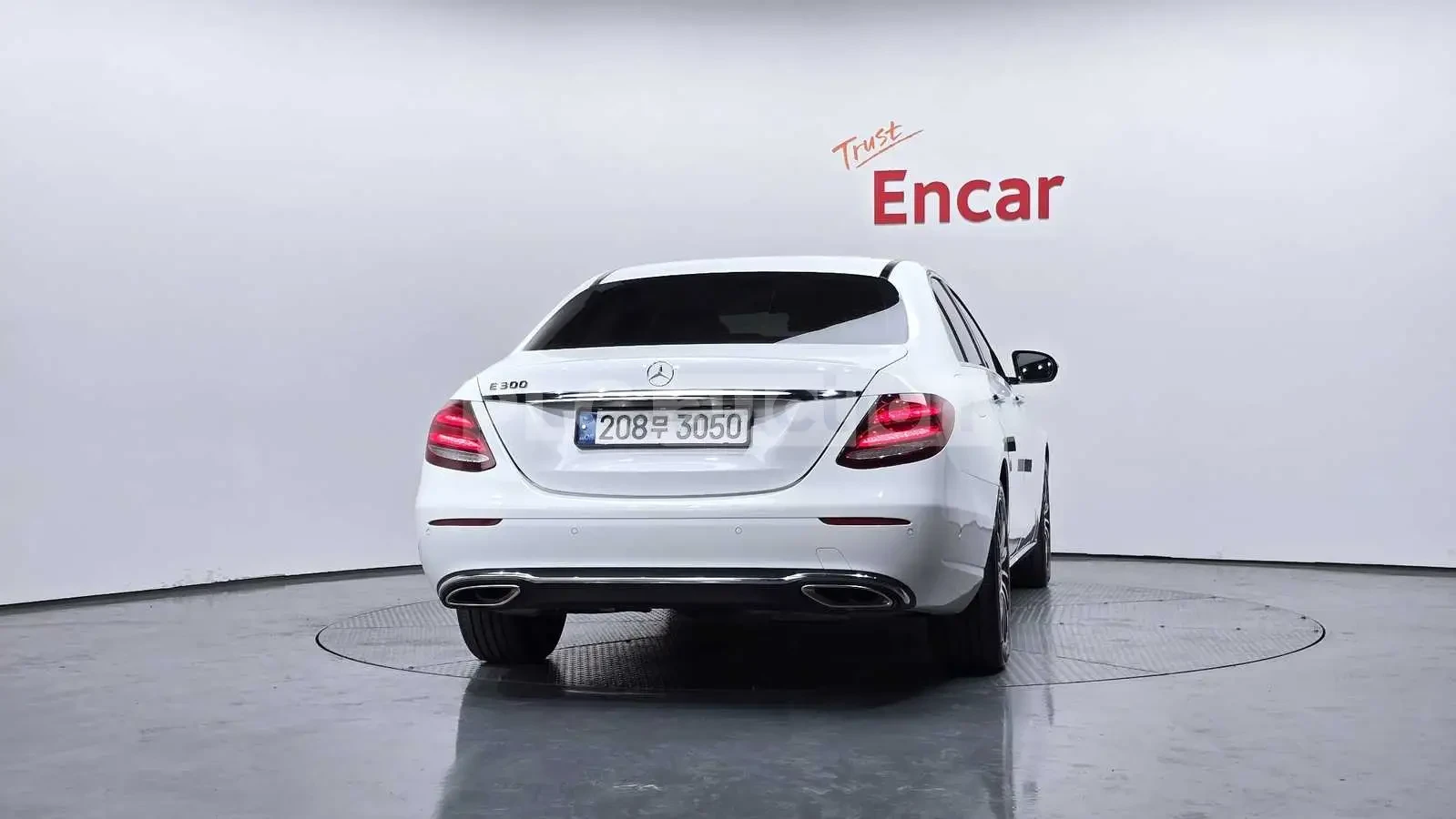 Mercedes-Benz E 300 4MATIC* DISTRONIC* BURMESTER* , снимка 3 - Автомобили и джипове - 54567314