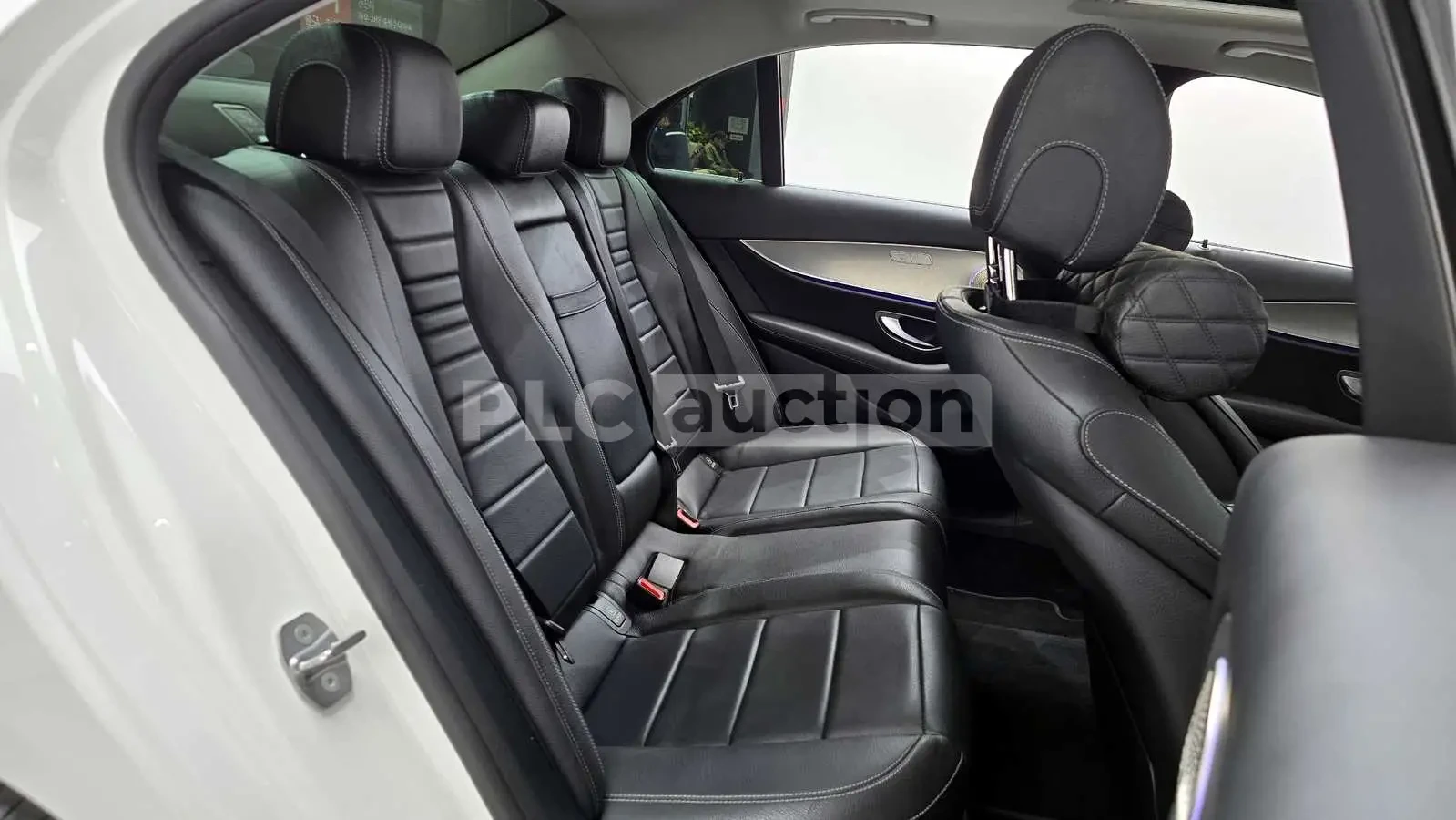 Mercedes-Benz E 300 4MATIC* DISTRONIC* BURMESTER* , снимка 7 - Автомобили и джипове - 54567314