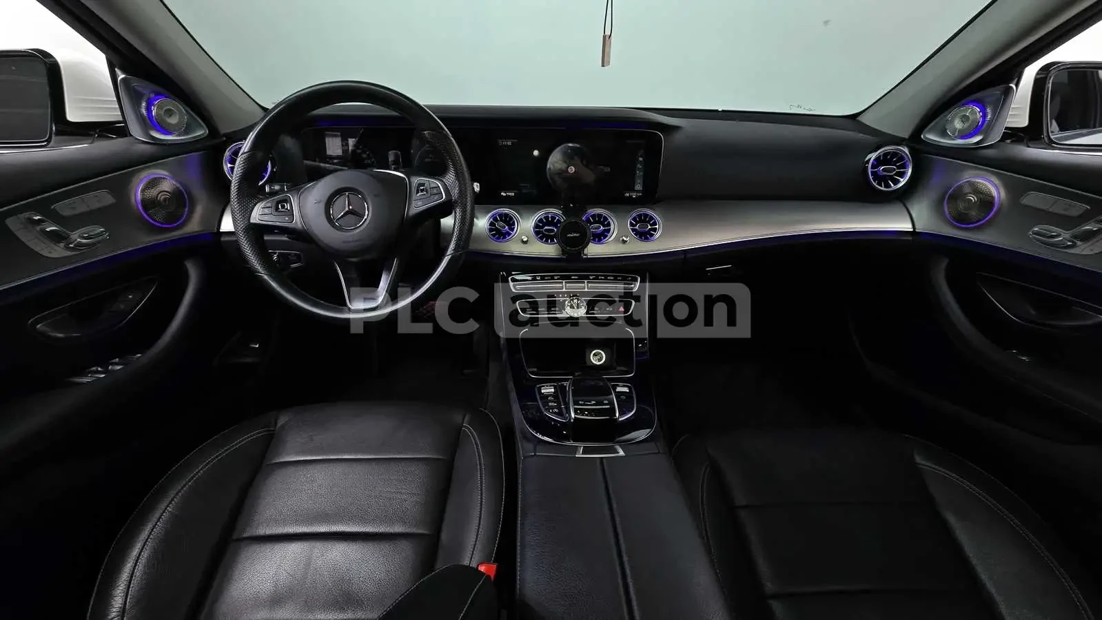Mercedes-Benz E 300 4MATIC* DISTRONIC* BURMESTER* , снимка 10 - Автомобили и джипове - 54567314